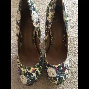 Gently worn Gianni Bini floral platform pumps.